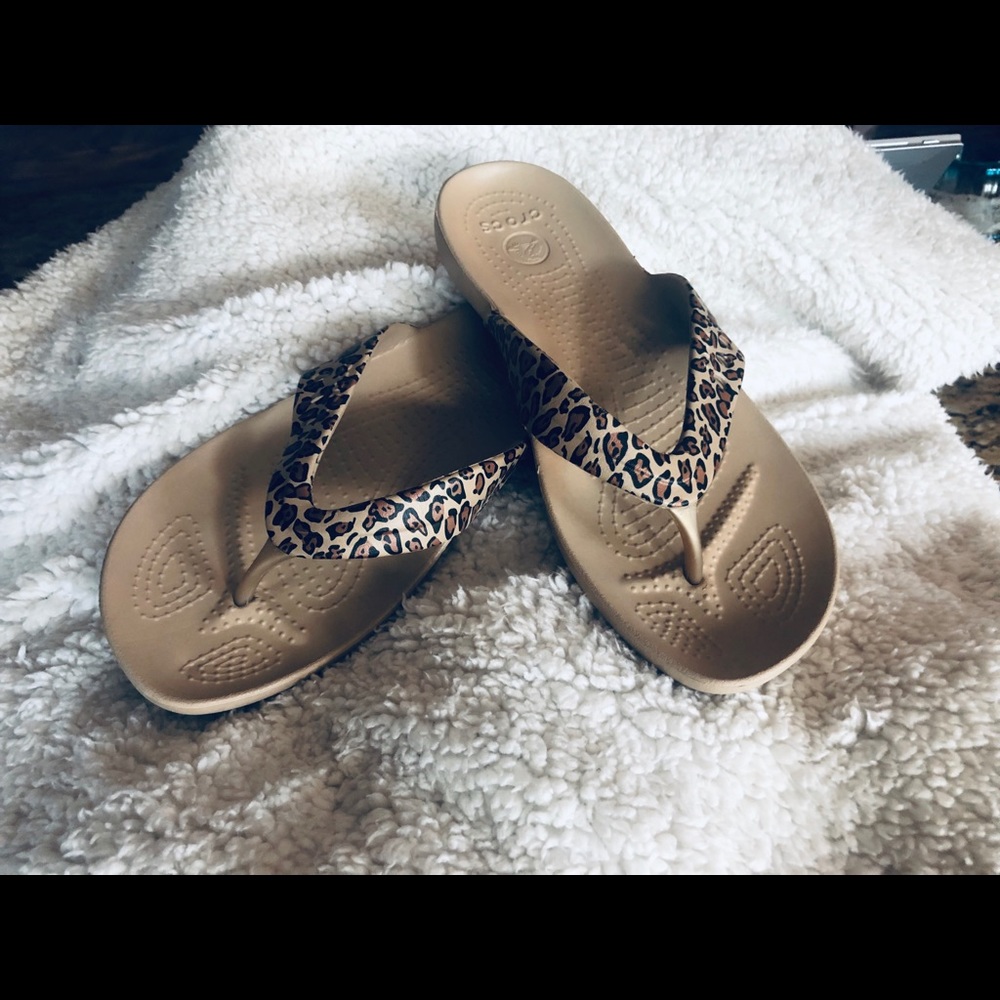 Adorable leopard Crocs